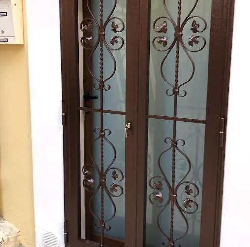 לינה וארוחת בוקר Scarparidd